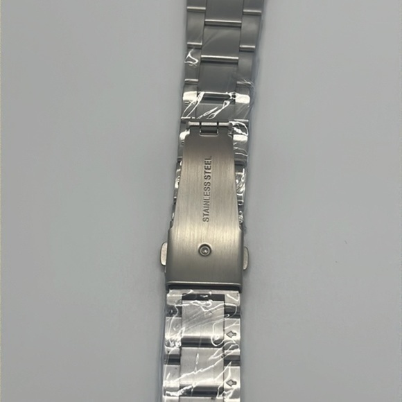 Stylish and Sleek: iWatch Steel Band‎ Silver in 49/45/44/42mm - Picture 5 of 5